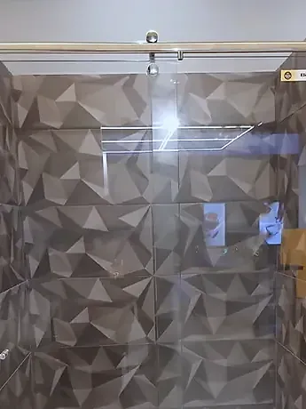 Box Elegance em vidro temperado com trilho em inox