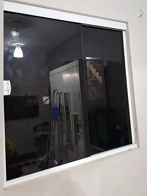 Janela de correr em vidro temperado