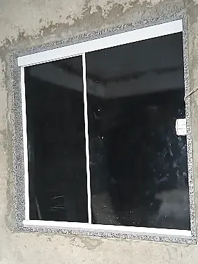 Instalação de janela em vidro temperado fumê